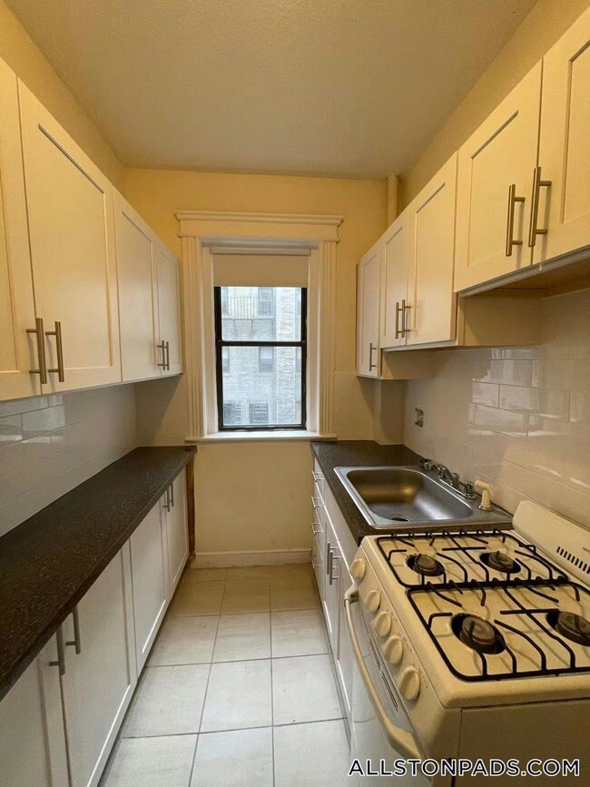 Building Photo - 1152 Commonwealth Ave