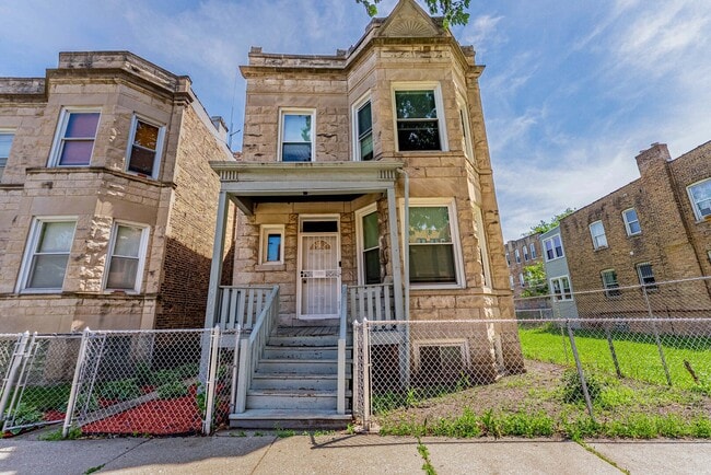Building Photo - 3535 W Walnut St Unit 2