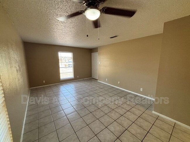 Photo - 4805 Country Club Dr Unit B