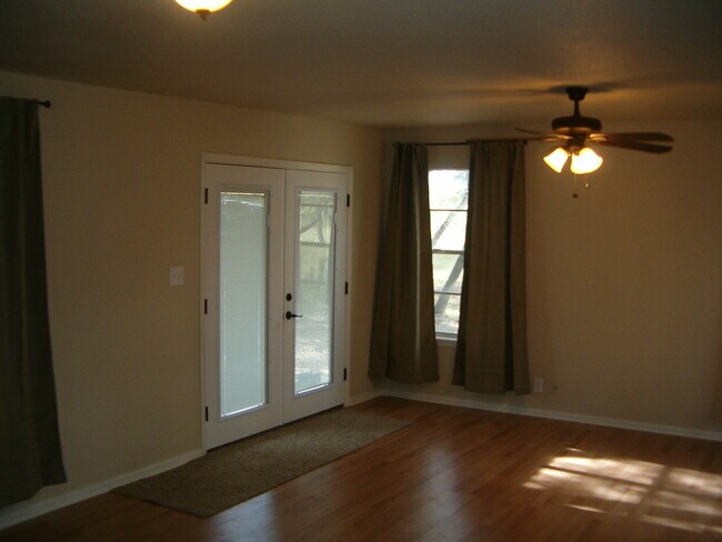 Photo - 274 Kristine Ln