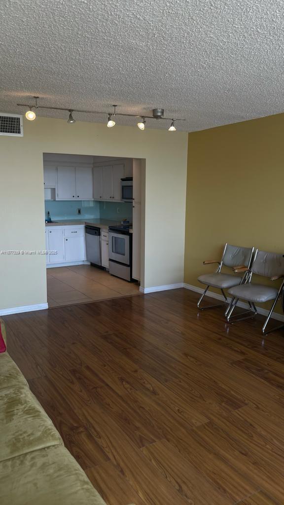 Photo - 2025 NE 164th St Unit 906