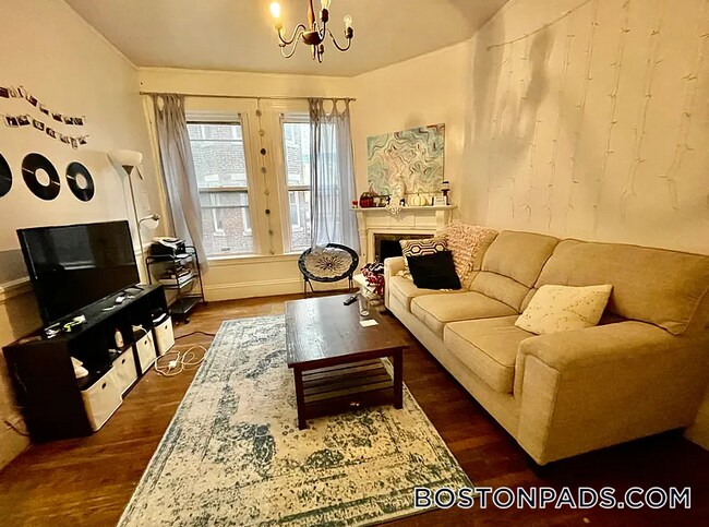 Photo - 73 Westland Ave Unidad 2