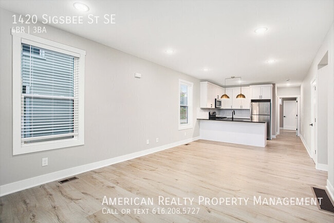 Photo - 1420 Sigsbee St SE