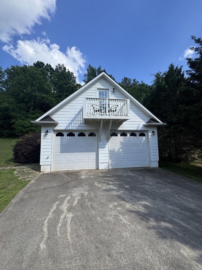 Building Photo - "Charming Furnished Studio Apartment Retreat in Valley Head – Cozy 300 Sq Ft!"