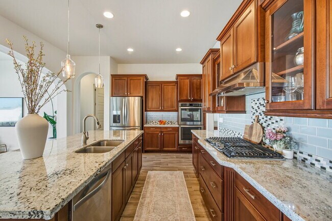 3930 E Iris Dr