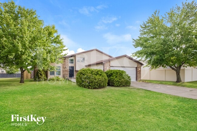 Photo - 2416 Waterford Dr