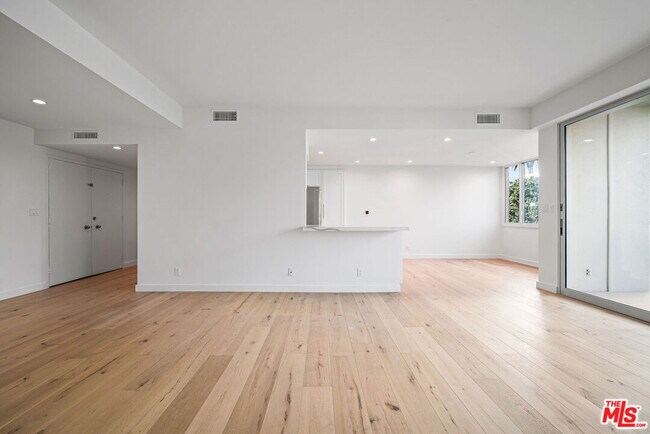 Photo - 818 N Doheny Dr Unidad 401