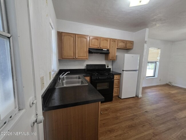 Photo - 601 MCCLURE St