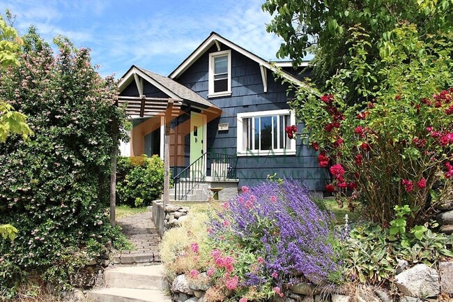 Building Photo - Charming Updated 3-Bedroom Craftsman in Central Tacoma