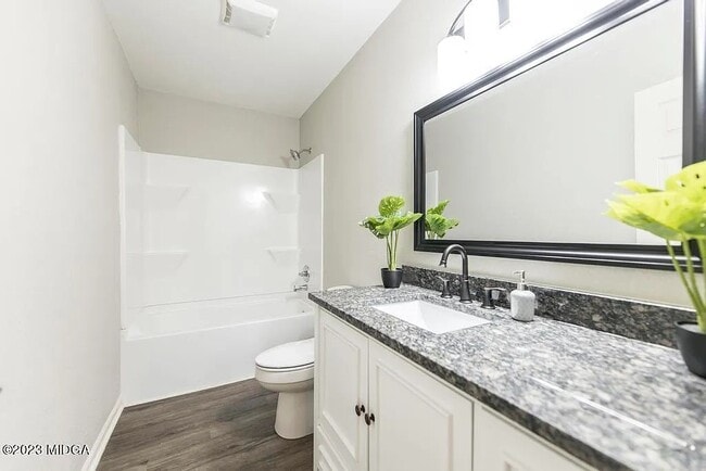 Photo - Rogers R3-office