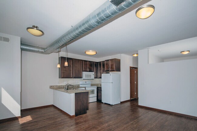 Photo - Washington Plaza