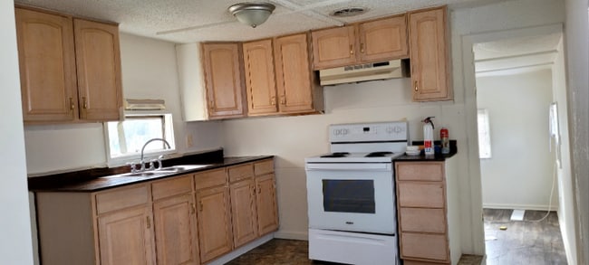 Photo - 205-437Holt Holt Ave