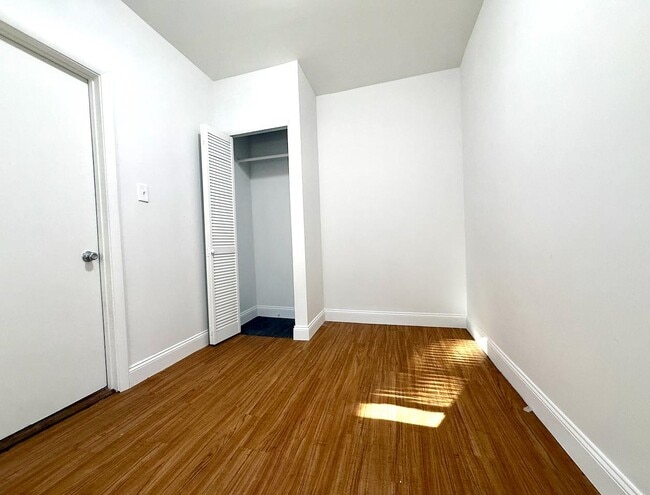 Photo - 46 W 9th St