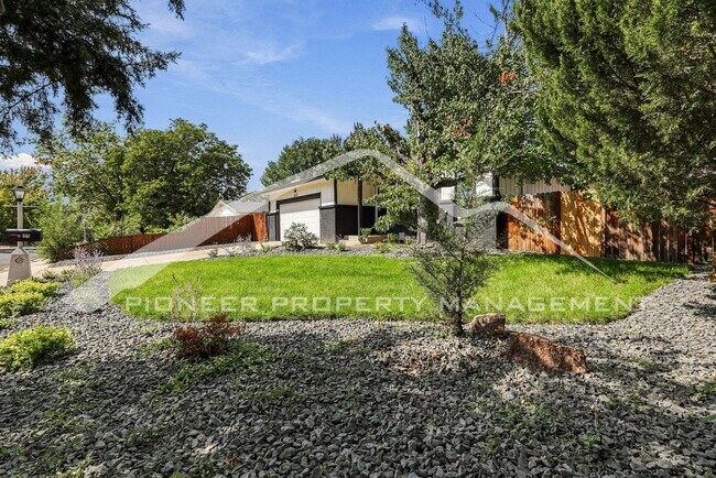 648 Buchanan Ln