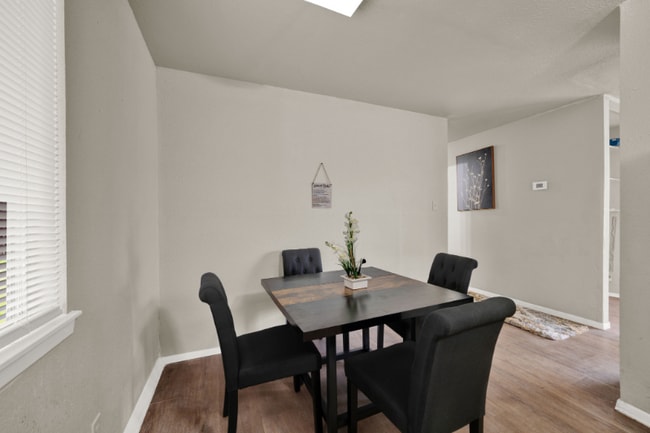 Building Photo - 313 Deborah Dr