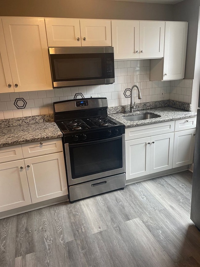 Building Photo - 3 Bedroom Townhome
