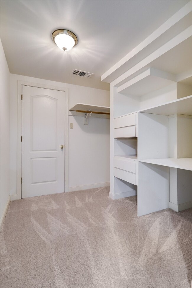 Building Photo - 6601 Brompton Rd Rental