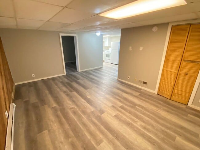 Building Photo - 715 N 10th St Unit Apt #3 (Basement)