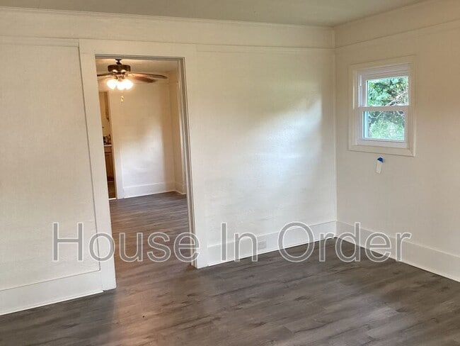 Photo - 510 5th Ave E