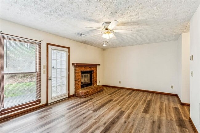 Photo - 1105 Booth Ct SW