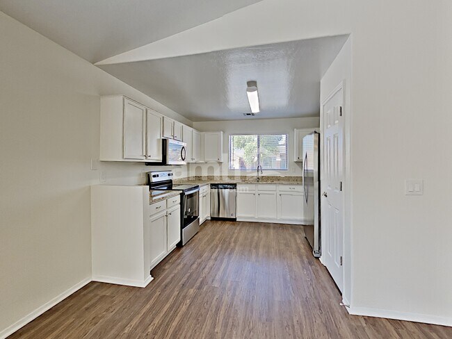 Photo - 10525 W Hughes Dr