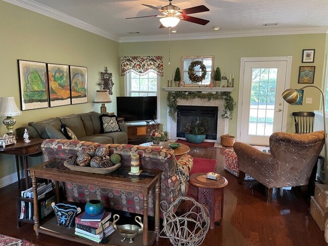 Photo - 655 Belmonte Dr