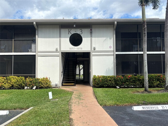 Building Photo - 10727 W Clairmont Cir Unit 211