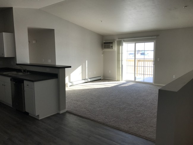 Deluxe family room - Partridge Drive Estates