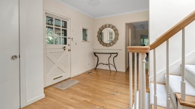 Photo - 17 Hilltop Dr W