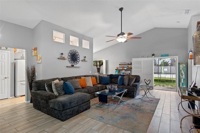 Photo - 541 Heather Glen Dr