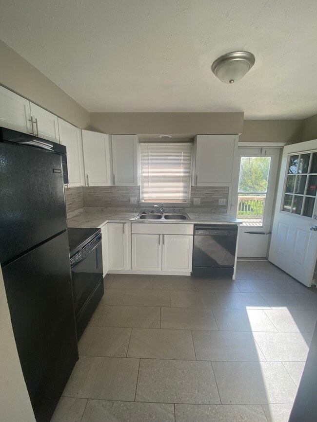 Photo - 5606 S 114th St Unit 5608
