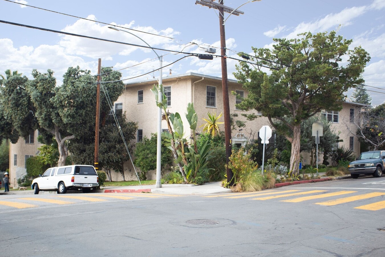 Photo - Hollister and 6th Street Apartments