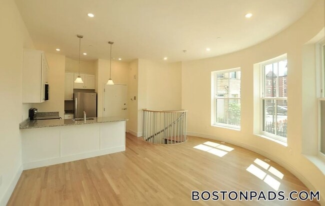 Photo - 877 Beacon St Unit 1