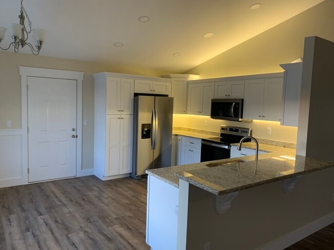 Photo - 1566 Thurman Rd