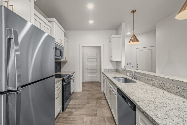 Building Photo - Brand new town home in Iron Horse!!