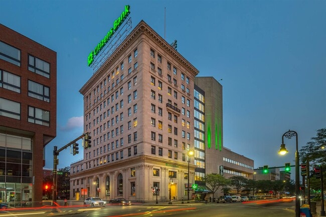 Building Photo - 875 Elm St Unit 207