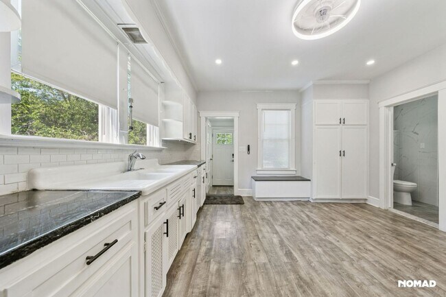 Charming 3BR House in Greenwich - Charming 3BR House in Greenwich