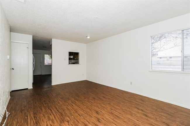 Photo - 323 W William Cannon Dr