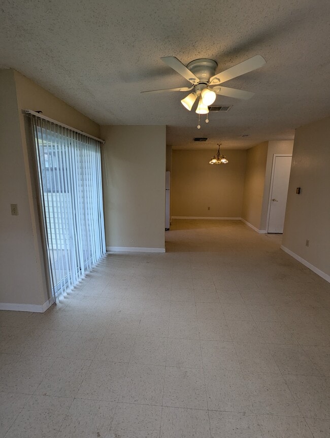 Photo - 6310 Windsor Castle