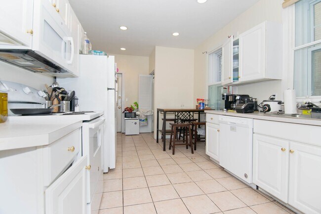 Photo - WOW! MASSIVE 6 BED/3 BATH NEAR B.U.