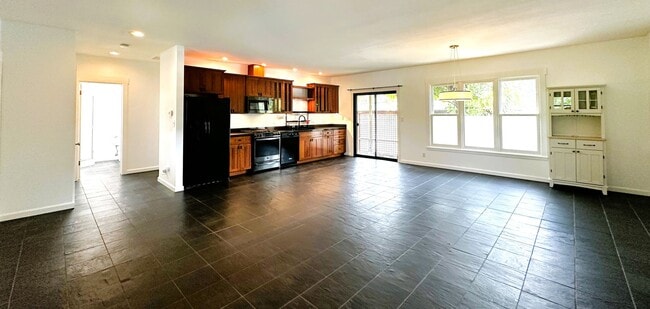 Photo - 907 Mustang Ct