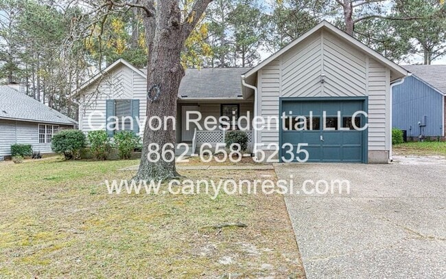 Building Photo - Spacious 3-Bedroom Home for Rent in Fayett...