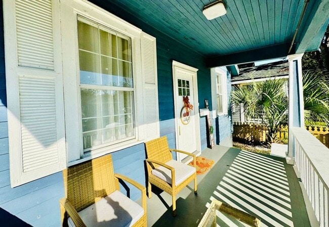 Photo - 4 Bedroom 2 Bath Bungalow, in Forsyth Park- Available Jan 3rd!!!