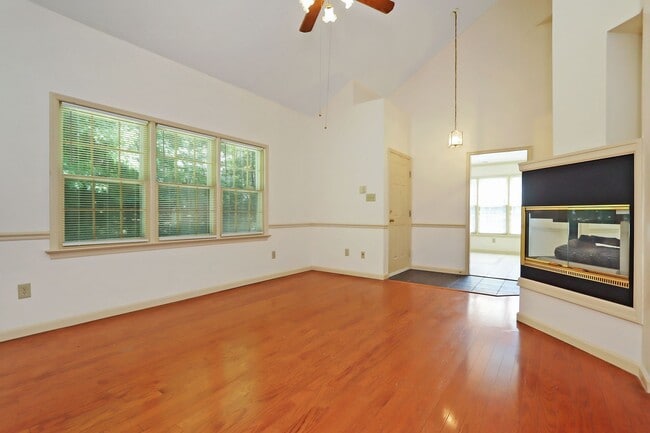 Photo - 109 Larkspur Hollow