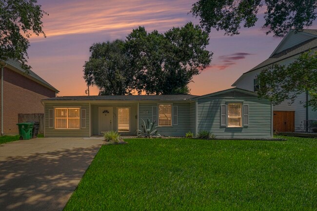 Photo - 1720 Libbey Dr