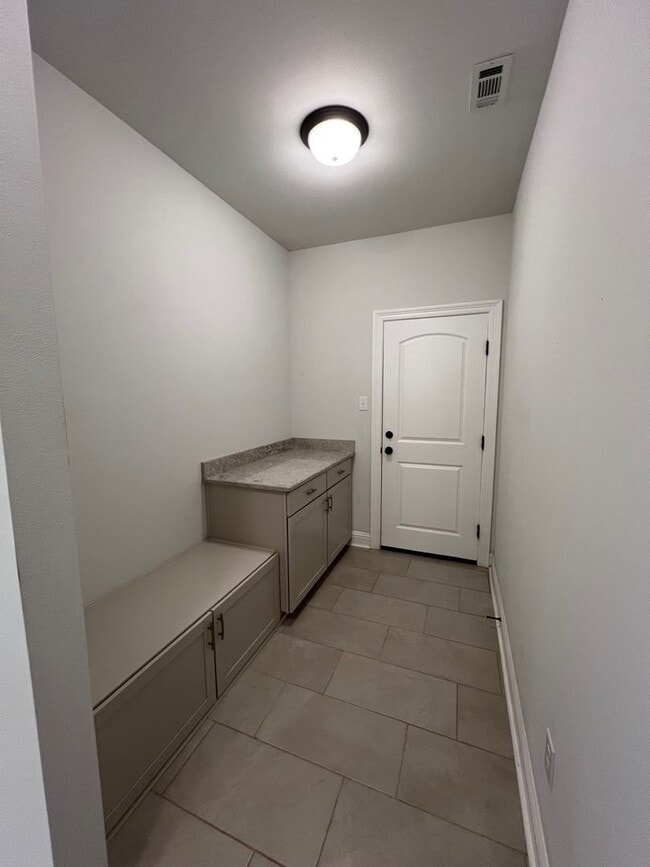 Photo - 9922 Stratford Dr