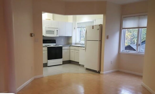 Building Photo - 121 Longwood Ave Unit 2B