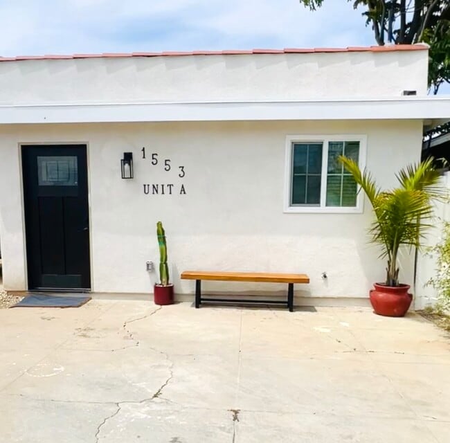 Building Photo - 1553 W 106th St Rental