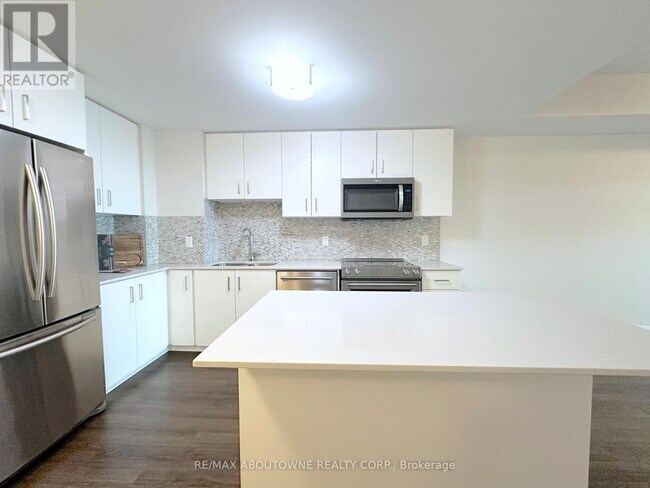 Photo - 2333 Taunton Rd