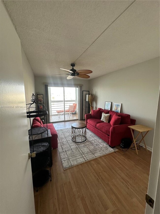 Photo - 3043 Exeter C Unit 3043